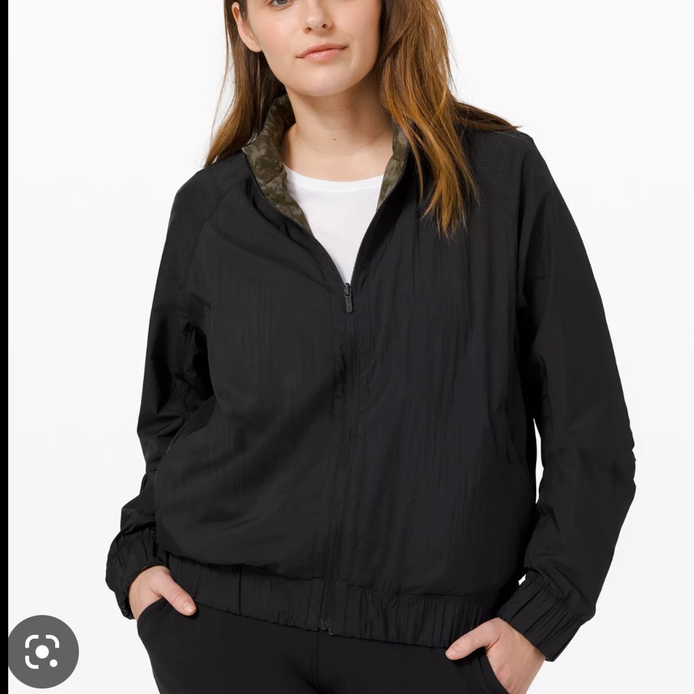 Lululemon bombs away jacket! Like new-size 4. Reversible.